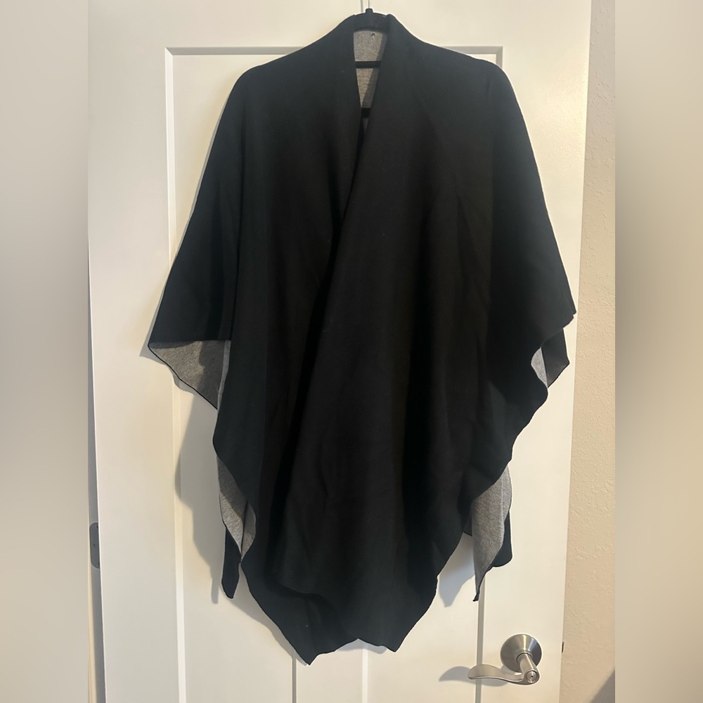 Kevia Reversable Black and Gray Shall Wrap